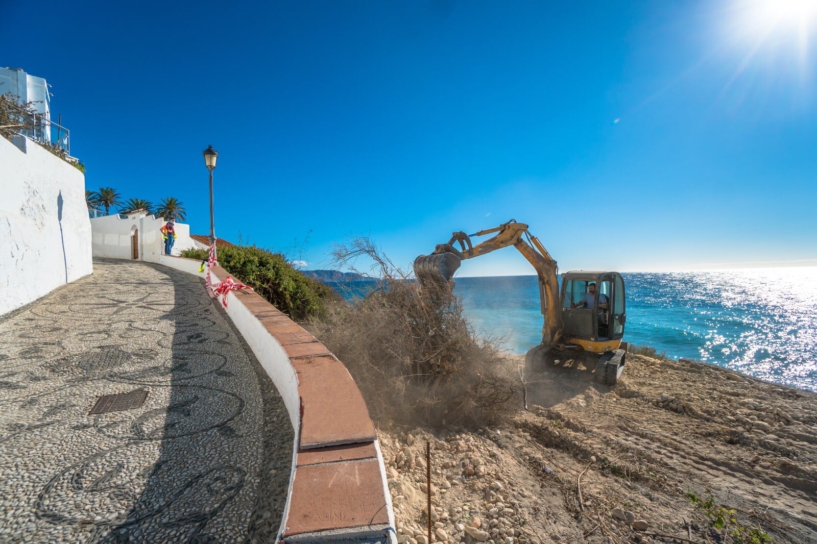 El Ayuntamiento De Nerja Inicia Las Obras Del Tramo De La Senda Litoral