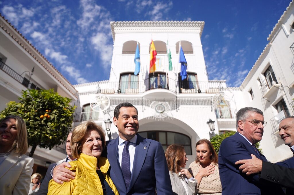 Juanma Moreno señala que el nuevo centro de salud de Nerja contribuirá