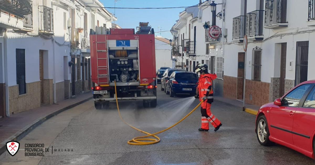 El Consorcio Provincial de Bomberos realiza 101 tareas de desinfección en la Axarquía desde el inicio de la pandemia