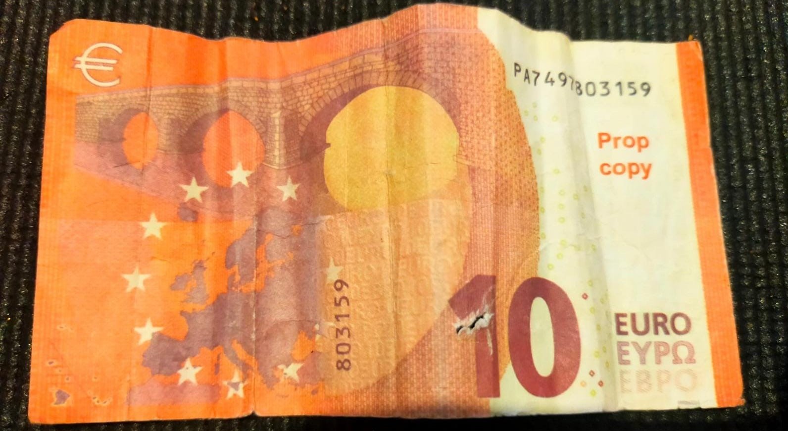 Cómo detectar billetes falsos de 10 euros 